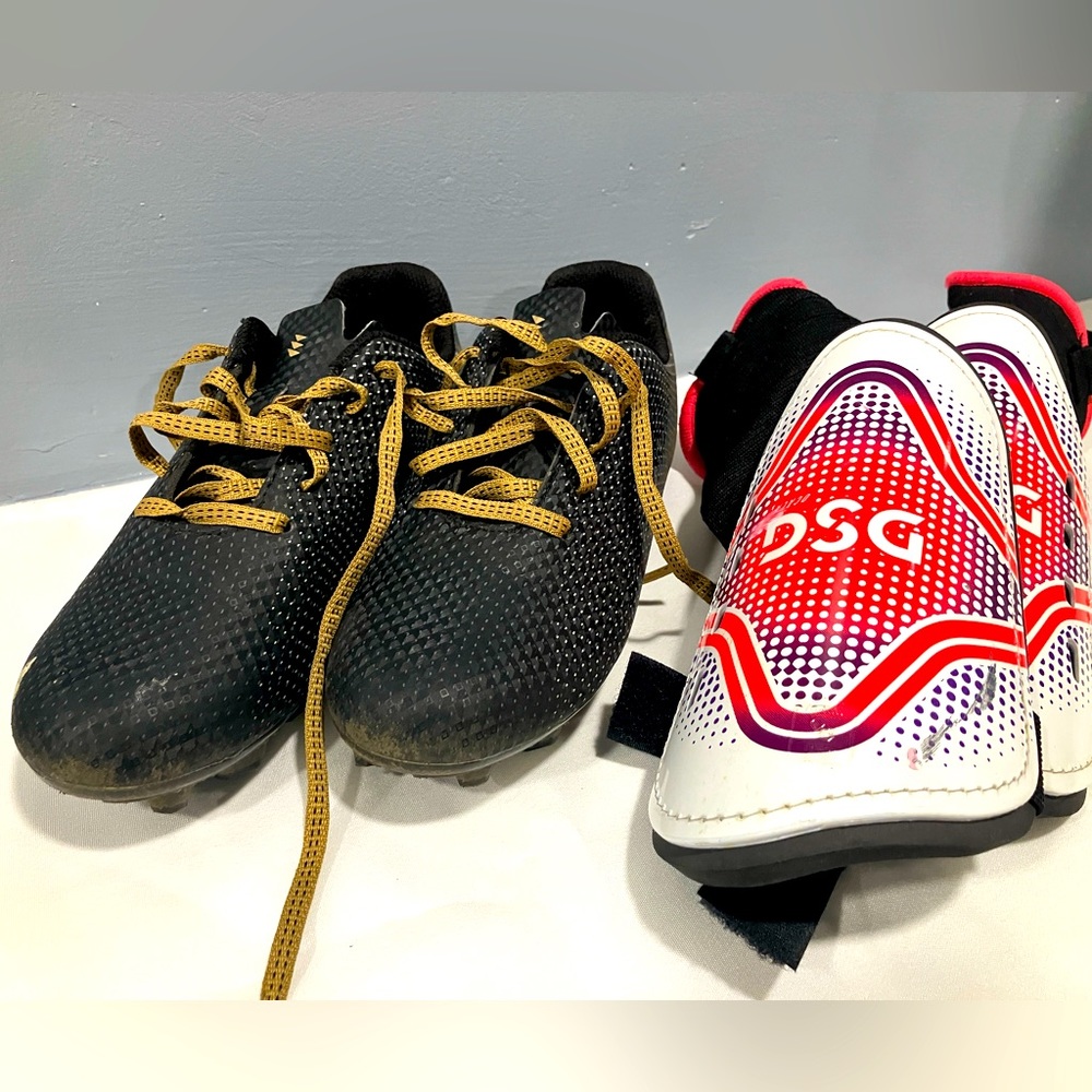 Soccer cleats with shin guards. Cleats size: 1 & shin guard size: kid large.